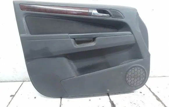 Opel Zafira B Front door card panel trim 13223182