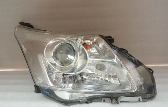 Toyota Avensis T270 Headlight/headlamp 9007560028 8113505310 8113505320