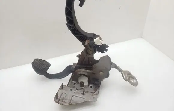Peugeot 307 Pedal assembly 9653940580