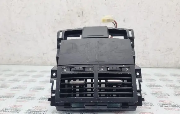 Volkswagen Touareg I Rear air vent grill 7L6863072B