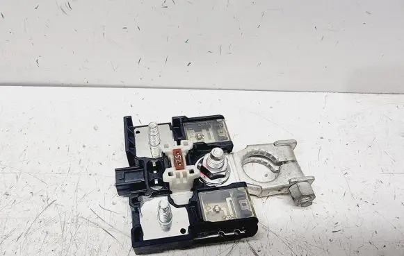 Toyota RAV 4 (XA40) Battery relay fuse 8262030300 9098205061