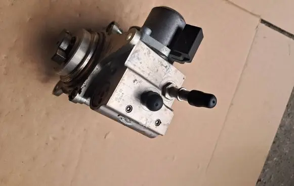 Peugeot RCZ Fuel injection high pressure pump 1675941280 5F02