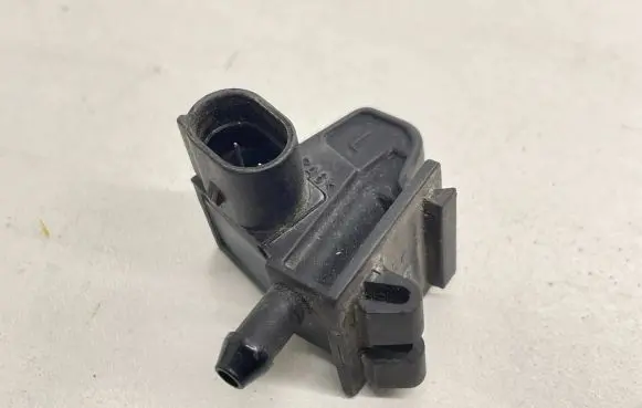 Windshield washer spray nozzle