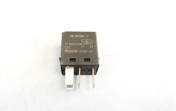 Mitsubishi Carisma Other relay mb953382