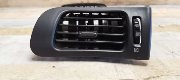 Mitsubishi Space Wagon Dashboard side air vent grill/cover trim