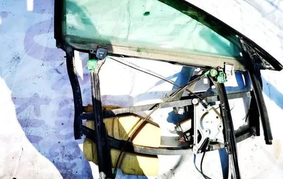 Audi A4 S4 B5 8D Front door window/glass frame 