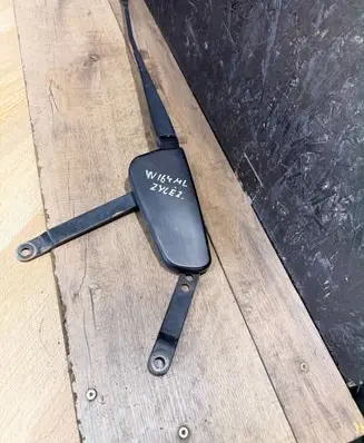 Mercedes-Benz ML W164 Front wiper blade arm A1648200640