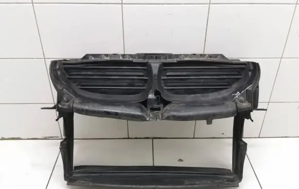 BMW 5 E60 E61 Radiator trim 7176719 70337745 516470337745