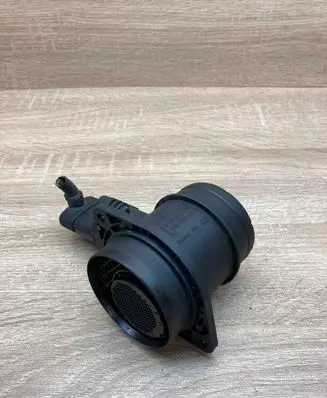 Audi A4 S4 B5 8D Mass air flow meter 038906461C 0281002757