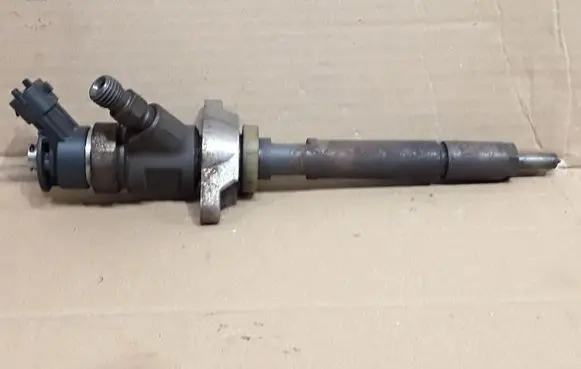 Peugeot 207 Fuel injector 0445110297