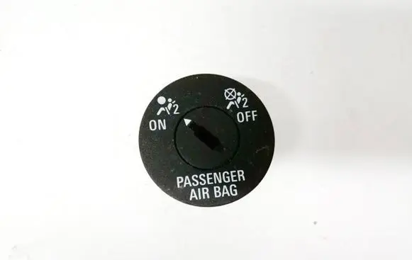 Passenger airbag on/off switch