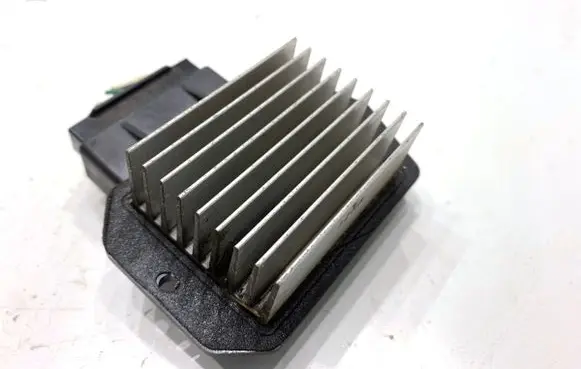 Toyota Land Cruiser (FJ75) Heater blower motor/fan resistor 4993002121