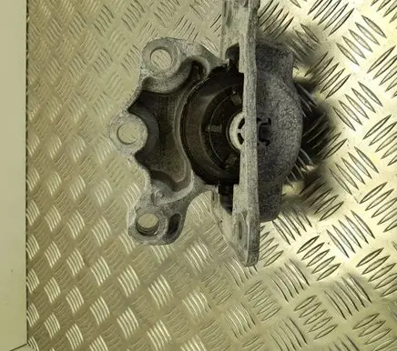 Volvo XC60 Engine mount bracket 32255204