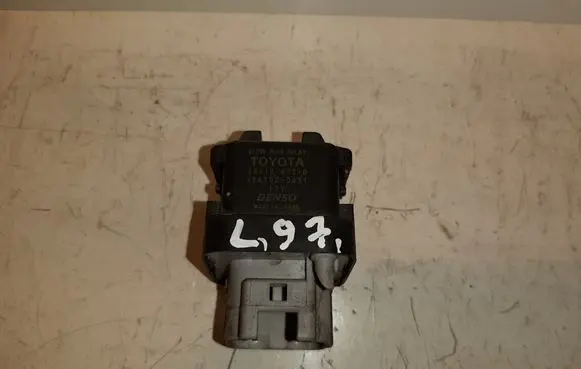 Toyota RAV 4 (XA30) Glow plug pre-heat relay 2861067010 1567000671