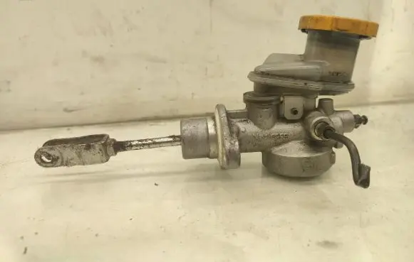 Subaru Outback Master brake cylinder