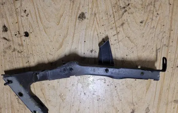Audi A5 8T 8F Fender mounting bracket