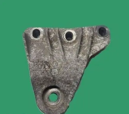 Engine mounting bracket