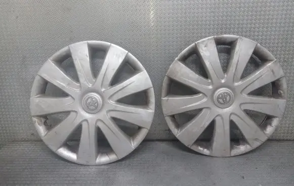 Toyota Corolla Verso AR10 R16 wheel hub/cap/trim 2522
