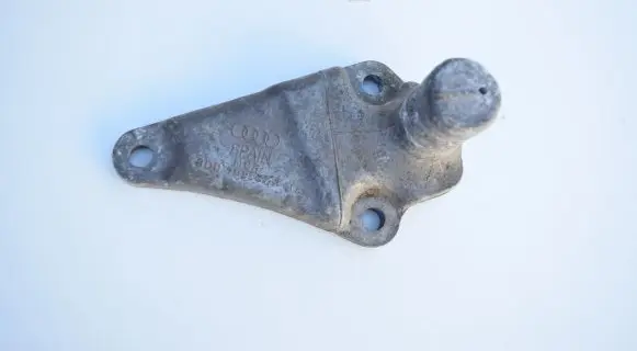 Audi A6 S6 C5 4B Engine mounting bracket 8D0199343J