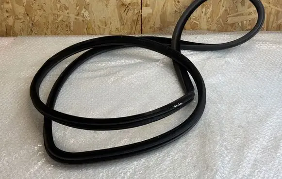 BMW X5 E53 Front door rubber seal 8402515 8402585 8402515585