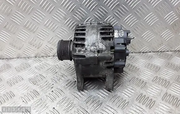 Renault Megane III Generator/alternator 231000027r
