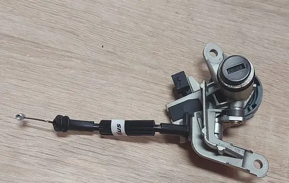Audi A8 S8 D3 4E Tailgate exterior lock 4E0827573