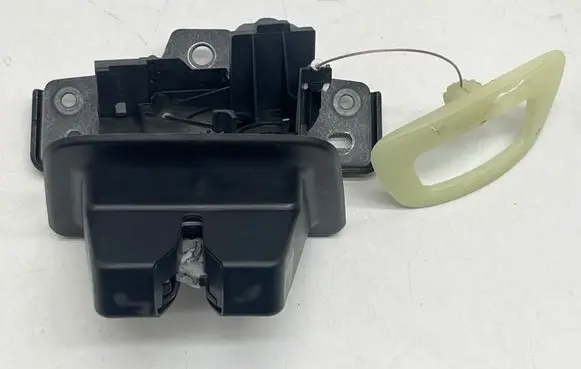 Volvo S60 Tailgate/trunk/boot lock/catch/latch 31386567