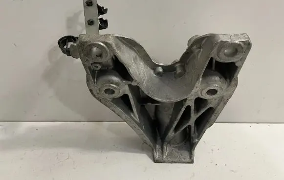 BMW 2 F22 F23 Engine mounting bracket 6789093