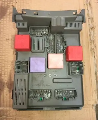 Renault Espace - Grand espace IV Fuse module 8200336748 518955109 8200336748C