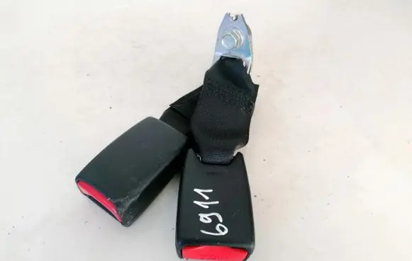 Mazda 3 II Middle seatbelt buckle (rear) 