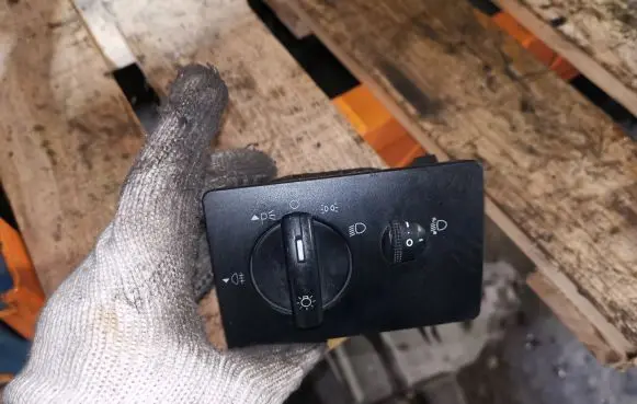 Ford Focus Light switch 4M5T13A024EA