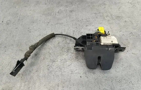 Opel Vectra C Tailgate lock latch 09180104