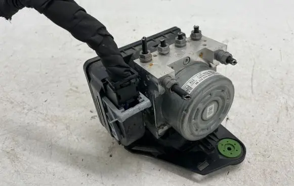 Skoda Octavia Mk4 ABS Pump 5WA614517BE