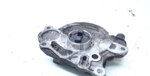 Volkswagen PASSAT B7 Vacuum pump 03L145207 03L145112 03L100J