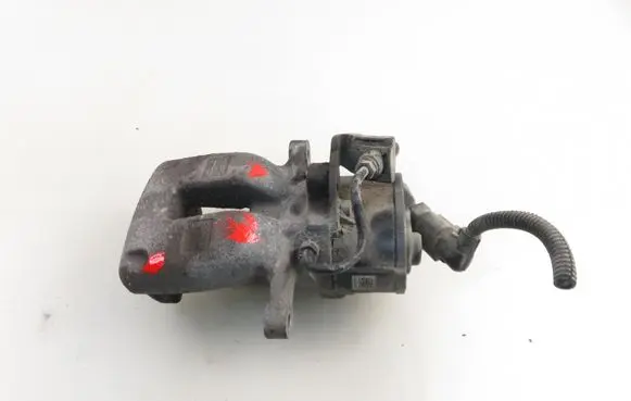 Volkswagen PASSAT B6 Rear brake caliper 
