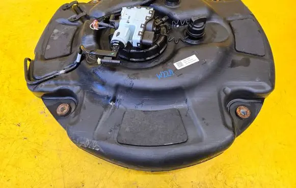 Mercedes-Benz S W221 AdBlue liquid reservoir A2214708801