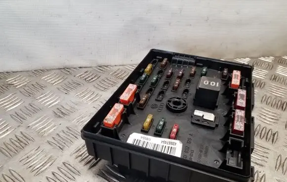 Volkswagen PASSAT CC Fuse module 3C0937125A