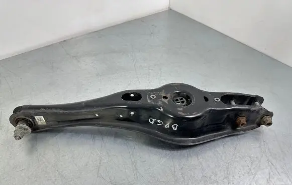 Volkswagen PASSAT B8 Rear upper control arm/wishbone 3Q0505371E