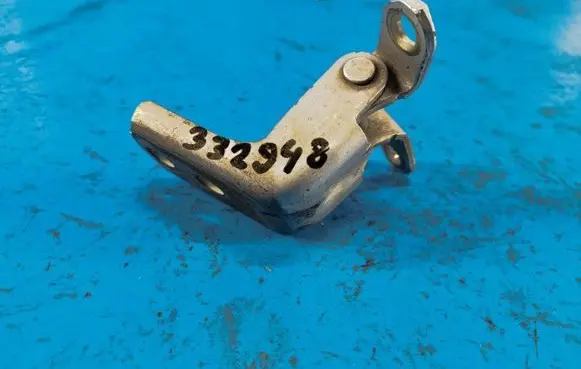 Nissan X-Trail T32 Front door lower hinge 804015HA0A