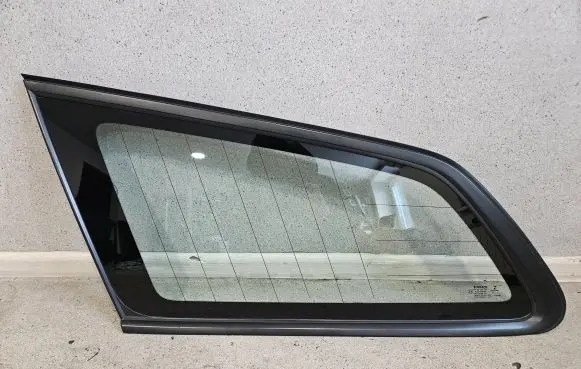 Volvo S90, V90 Rear side window 31424174