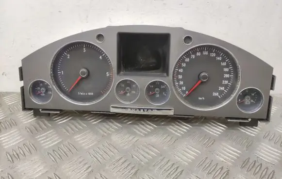 Volkswagen Phaeton Speedometer (instrument cluster) 3D0920882F