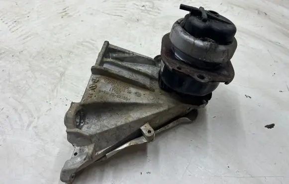 BMW X6 E71 Engine mount bracket P679301601