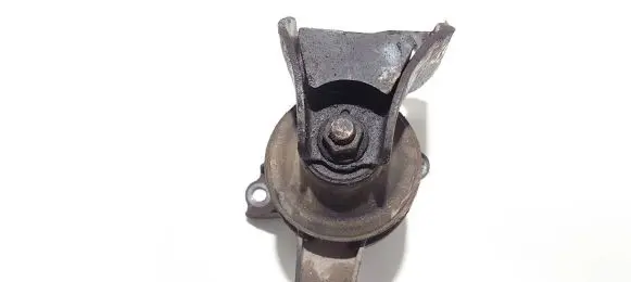Honda CR-V Engine mount bracket