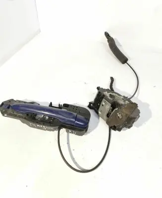 Renault Megane III Front door lock 825028873R