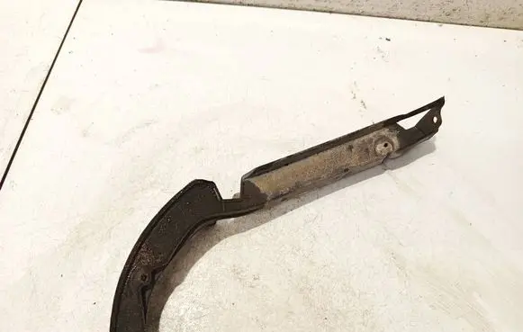 Front bumper mounting bracket