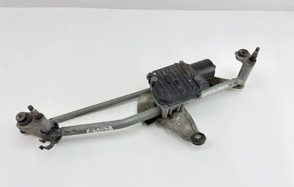 Volkswagen PASSAT B7 Front wiper linkage and motor 3AB955023