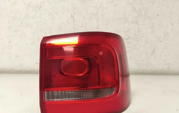 Volkswagen Touran II Rear/tail lights 1T0945096R