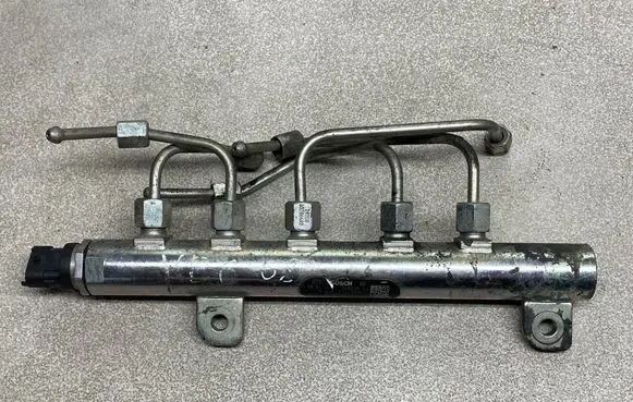 Opel Zafira B Fuel main line pipe 55209572