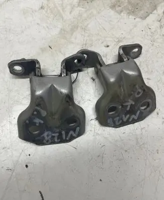 Subaru Forester SH Front door upper hinge