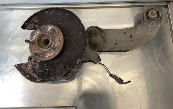 Opel Insignia A Rear wheel hub spindle/knuckle 